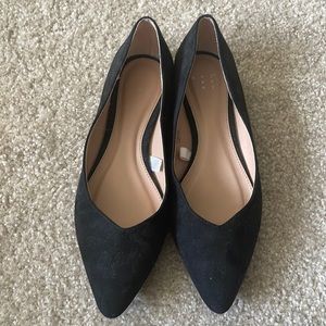 Black flat shoes